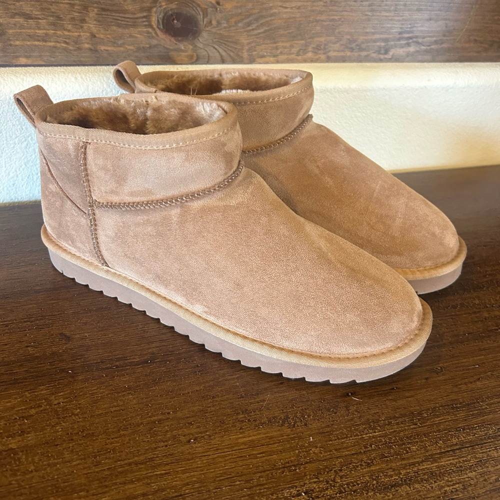 Maurice’s Tan Suede Shearling Boots